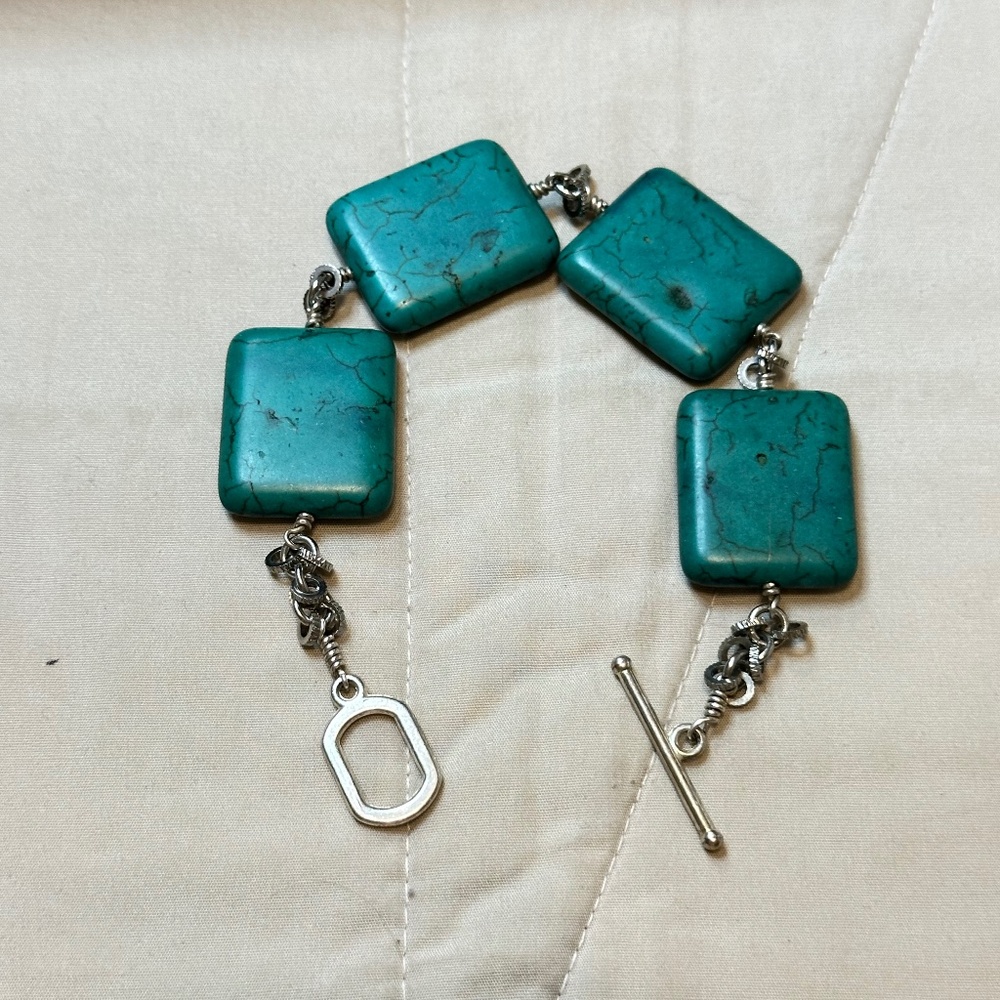 Green Howlite & silver toggle bracelet.  Large rectangular stones.